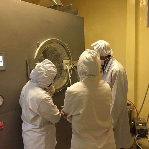 Últimas noticias de la empresa sobre La máquina de capa inteligente de la película de la tableta desempeña un gran papel en el recubrimiento para arriba del mún olor de la medicina