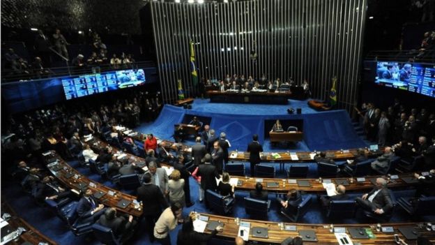 Imagen de la sesión plenaria del senado tomada durante el voto de la acusación contra presidente suspendido Dilma Rousseff, en el senado en Brasilia, el 31 de agosto de 2016.